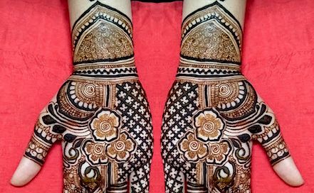 Professional - Best Bridal & Wedding Mehendi Artist in  Surat