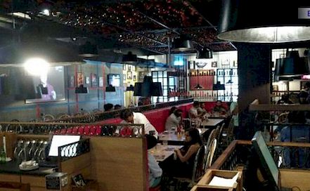Pop Tate's, Senapati Bapat Marg Lower Parel Restaurant in Lower Parel